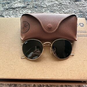 Ray Ban Round metal sunglasses